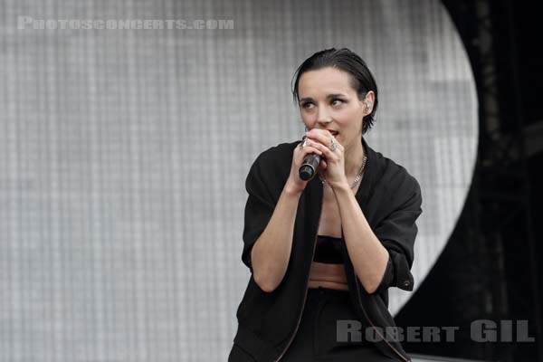 SAVAGES - 2017-07-02 - ARRAS - La Citadelle - Main Stage - Camille Berthomier